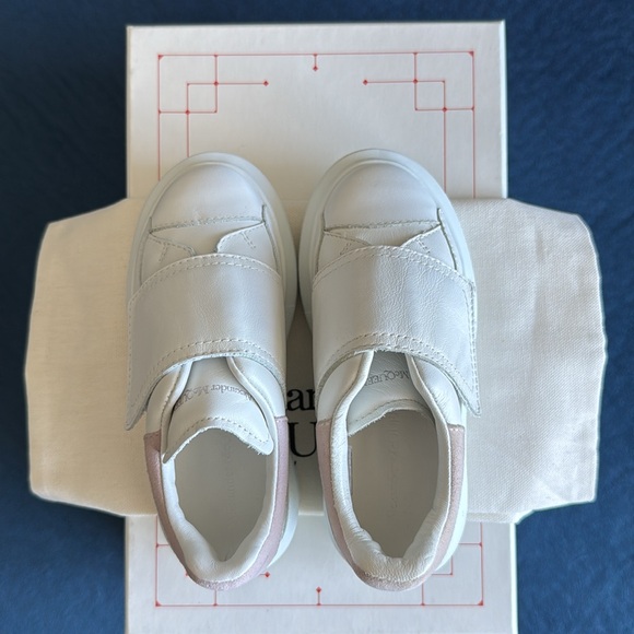 Alexander McQueen Kids Pink Round Toe Touch Strap Velcro
Sneakers Size 26 US 9.5 - Picture 7 of 11